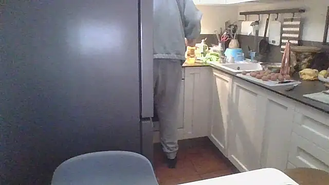 ANONIMO7735 online show from 9, 3, 2025