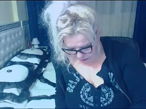 Snapshot of SonyaHotMilf chatting on 19, 2, 2025 SonyaHotMilf online show from 19, 2, 2025