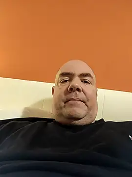 Snapshot of brian4300 chatting on 9, 1, 2026 brian4300 online show from 9, 1, 2026