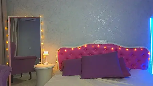 Snapshot of Ariana_Petite chatting on 11, 12, 2024 Ariana Petite online show from 11, 12, 2024