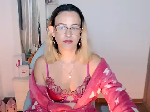 Snapshot of BOREAL_MOON chatting on 28, 4, 2026 BOREAL MOON online show from 28, 4, 2026