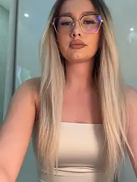 Snapshot of mollyxxx chatting on 9, 3, 2026 mollyxxx online show from 9, 3, 2026