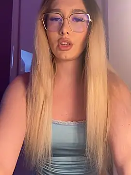 Snapshot of mollyxxx chatting on 11, 3, 2026 mollyxxx online show from 11, 3, 2026