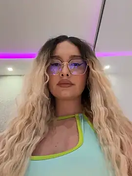 Snapshot of mollyxxx chatting on 28, 3, 2026 mollyxxx online show from 28, 3, 2026