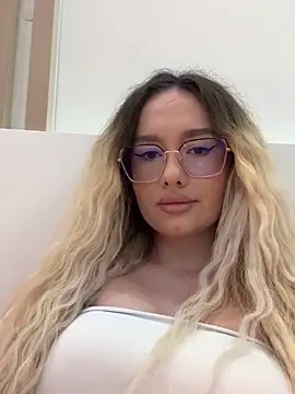 Snapshot of mollyxxx chatting on 29, 3, 2026 mollyxxx online show from 29, 3, 2026