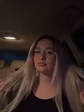 Snapshot of mollyxxx chatting on 3, 4, 2026 mollyxxx online show from 3, 4, 2026