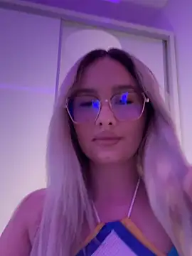 Snapshot of mollyxxx chatting on 5, 4, 2026 mollyxxx online show from 5, 4, 2026