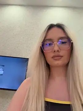 Snapshot of mollyxxx chatting on 6, 4, 2026 mollyxxx online show from 6, 4, 2026