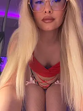 Snapshot of mollyxxx chatting on 7, 4, 2026 mollyxxx online show from 7, 4, 2026