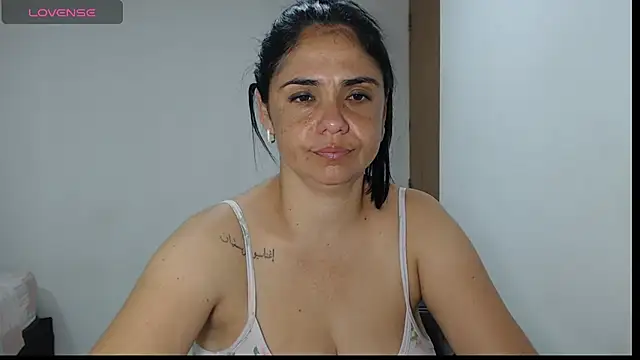 Snapshot of selena_ferri chatting on 8, 10, 2025 selena ferri online show from 8, 10, 2025