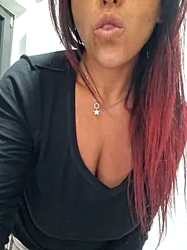 Snapshot of allyson22andy chatting on 21, 11, 2025 allyson22andy online show from 21, 11, 2025