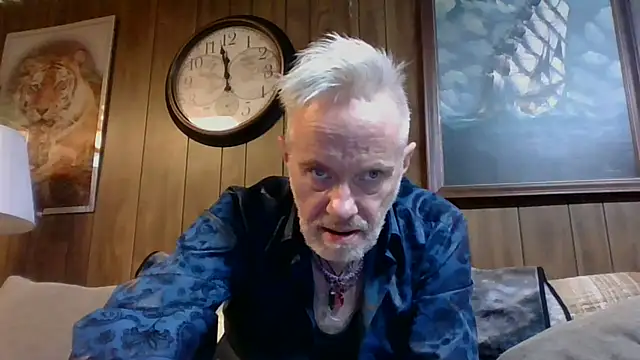 Snapshot of Makowboy chatting on 25, 12, 2024 Makowboy online show from 25, 12, 2024