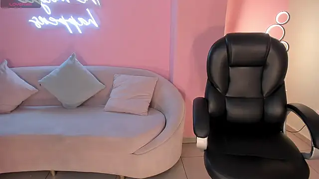 MiaRoberts1 online show from 4, 11, 2025