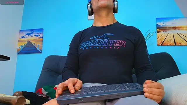 Snapshot of juanses_n_toro chatting on 4, 10, 2025 juanses n toro online show from 4, 10, 2025