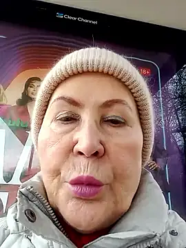 Hottie-Mom online show from 14, 11, 2025