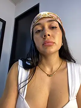 LaanaCooper online show from 15, 2, 2025