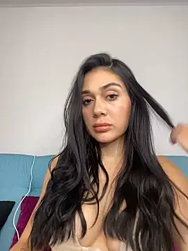 LaanaCooper online show from 28, 2, 2025