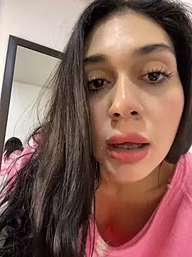 LaanaCooper online show from 5, 3, 2025