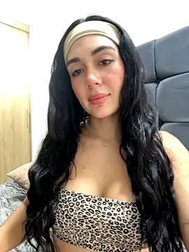 LaanaCooper online show from 16, 9, 2025