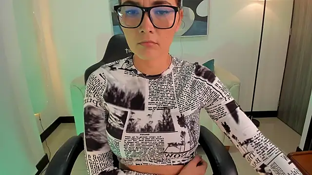 Snapshot of SaraParker_ chatting on 30, 11, 2025 SaraParker online show from 30, 11, 2025