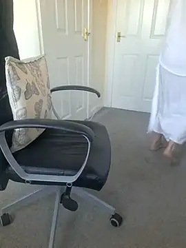 Snapshot of Emily_English57 chatting on 2, 12, 2025 Emily English57 online show from 2, 12, 2025