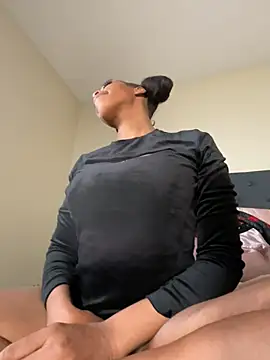 Snapshot of Cum2Charm chatting on 14, 2, 2025 Cum2Charm online show from 14, 2, 2025