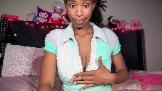 Snapshot of Cum2Charm chatting on 28, 10, 2025 Cum2Charm online show from 28, 10, 2025