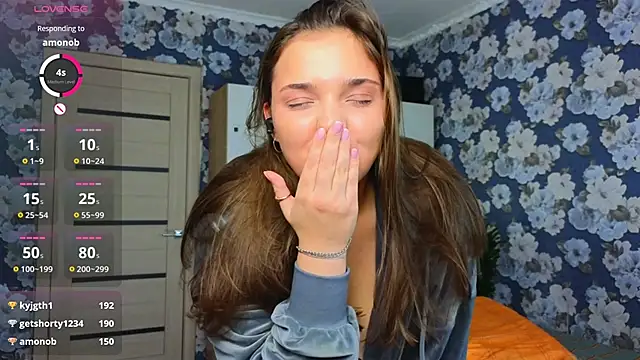 Snapshot of _momiji_ chatting on 14, 12, 2024 momiji online show from 14, 12, 2024