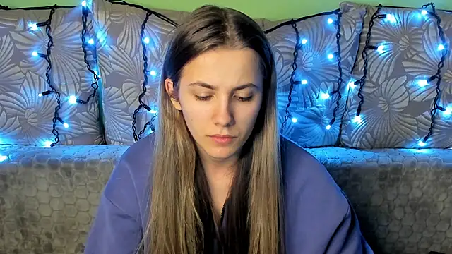 Snapshot of MaggieCake chatting on 11, 12, 2024 MaggieCake online show from 11, 12, 2024