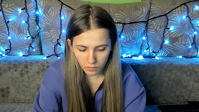 Snapshot of MaggieCake chatting on 12, 12, 2024 MaggieCake online show from 12, 12, 2024