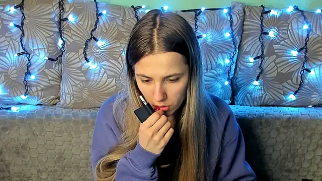 Snapshot of MaggieCake chatting on 14, 12, 2024 MaggieCake online show from 14, 12, 2024