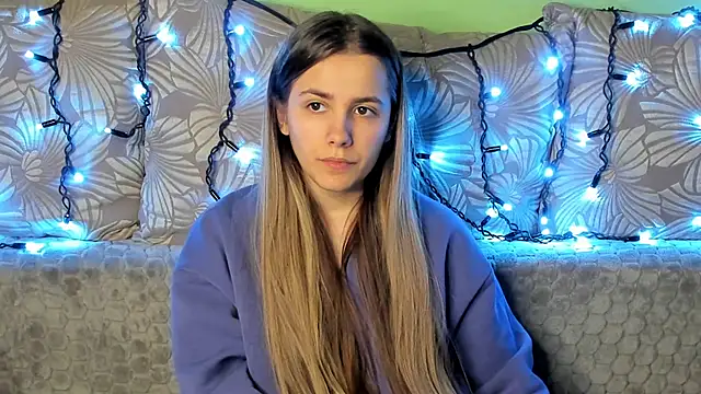 Snapshot of MaggieCake chatting on 15, 12, 2024 MaggieCake online show from 15, 12, 2024