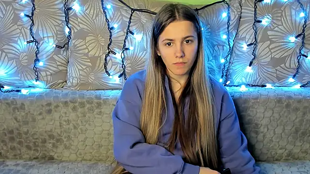 Snapshot of MaggieCake chatting on 16, 12, 2024 MaggieCake online show from 16, 12, 2024