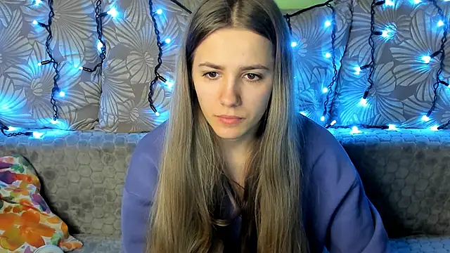 Snapshot of MaggieCake chatting on 17, 12, 2024 MaggieCake online show from 17, 12, 2024