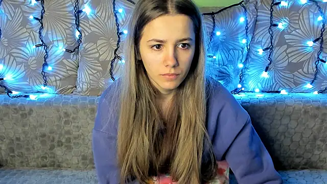 Snapshot of MaggieCake chatting on 18, 12, 2024 MaggieCake online show from 18, 12, 2024