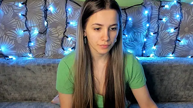 Snapshot of MaggieCake chatting on 20, 12, 2024 MaggieCake online show from 20, 12, 2024