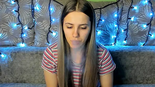 Snapshot of MaggieCake chatting on 24, 12, 2024 MaggieCake online show from 24, 12, 2024