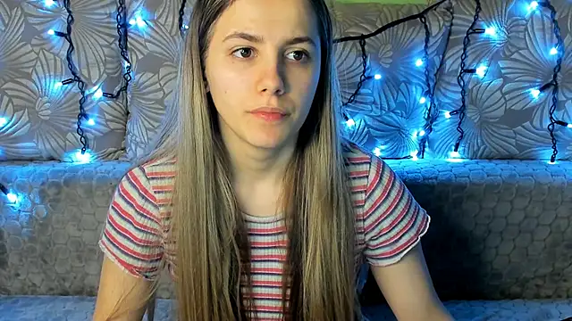 Snapshot of MaggieCake chatting on 24, 12, 2024 MaggieCake online show from 24, 12, 2024