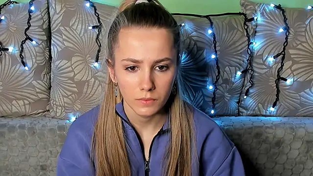 Snapshot of MaggieCake chatting on 10, 1, 2025 MaggieCake online show from 10, 1, 2025