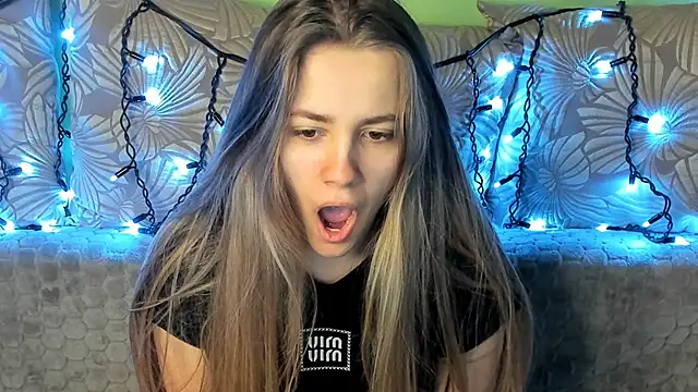 Snapshot of MaggieCake chatting on 23, 2, 2025 MaggieCake online show from 23, 2, 2025