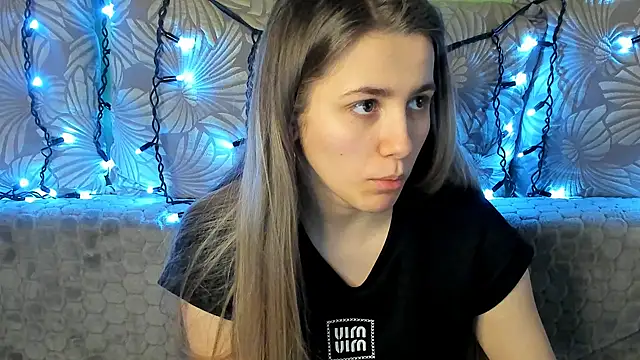 Snapshot of MaggieCake chatting on 23, 2, 2025 MaggieCake online show from 23, 2, 2025