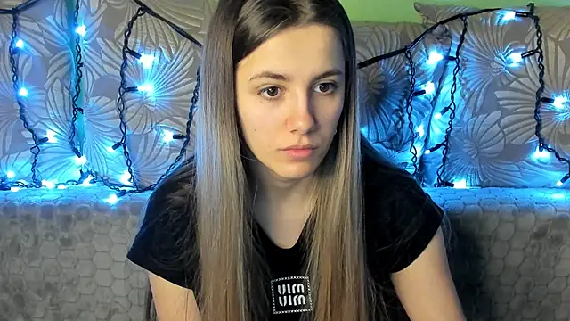 Snapshot of MaggieCake chatting on 25, 2, 2025 MaggieCake online show from 25, 2, 2025