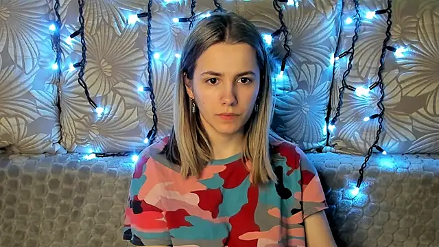 Snapshot of MaggieCake chatting on 14, 3, 2025 MaggieCake online show from 14, 3, 2025