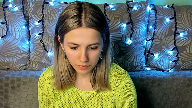 Snapshot of MaggieCake chatting on 16, 3, 2025 MaggieCake online show from 16, 3, 2025