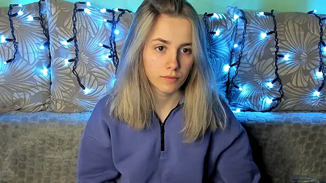 Snapshot of MaggieCake chatting on 18, 3, 2025 MaggieCake online show from 18, 3, 2025