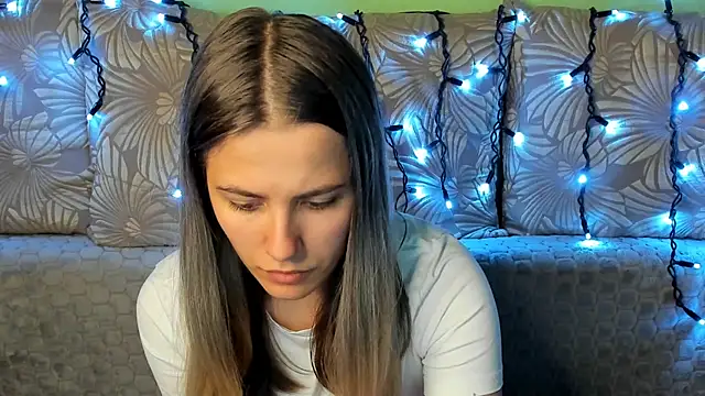 Snapshot of MaggieCake chatting on 18, 10, 2025 MaggieCake online show from 18, 10, 2025