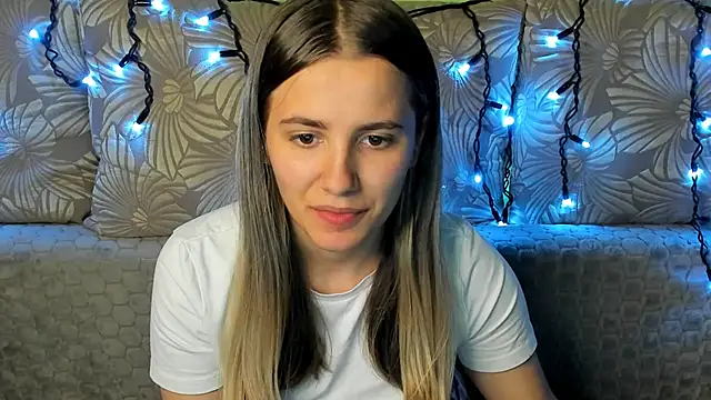 Snapshot of MaggieCake chatting on 21, 10, 2025 MaggieCake online show from 21, 10, 2025