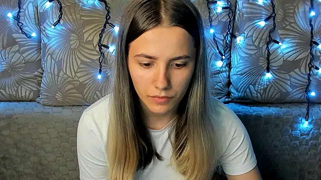 Snapshot of MaggieCake chatting on 22, 10, 2025 MaggieCake online show from 22, 10, 2025