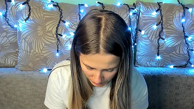 Snapshot of MaggieCake chatting on 26, 10, 2025 MaggieCake online show from 26, 10, 2025