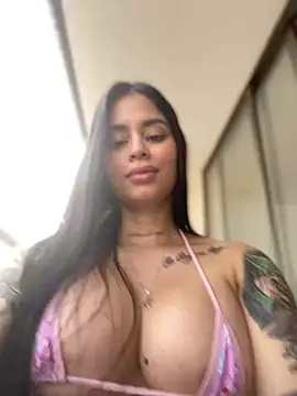 LaraHenao online show from 10, 2, 2025